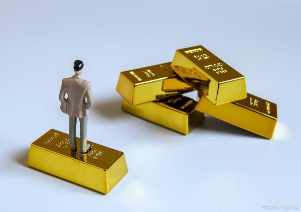 黄金配资门户网 黄金冲击3500美元：聪明钱的布局密码